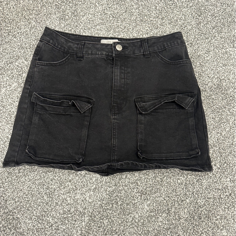 Pitaya Black Mini Skirt with Front Pockets
